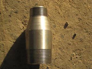 UNS N10675 2.. 4600  Soquete forjado com rosca e cotovelo em cruz